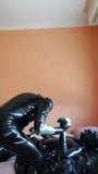 Ich und mein Latexfreund kommen voll Gummi snapshot 8