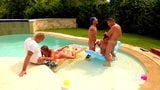 Festa in piscina per le vacanze di primavera, vaffanculo snapshot 3