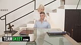 Chicas sexy Liz Ocean y Ellie Shou intentan convencer a su jefe de que se comprometen a sus trabajos snapshot 4