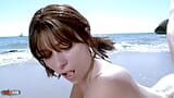 Anale Gonzo op het strand voor tengere brunette snapshot 8