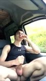 Twinks extiende su esperma en el auto (38 '') snapshot 1