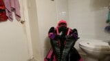 Sissy servantes dans la salle de bain snapshot 10