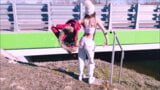 Striptease durch die Straße - Club-Clip snapshot 1