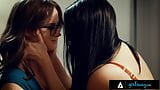 Girlsway - niezadowolona brunetka fantazjuje o romantycznym seksie nożycowym z cycatą Angelą White snapshot 7