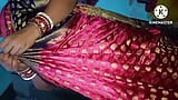 Une bhabhi canon et sexy fait un show à Sari snapshot 13