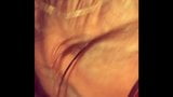 Une petite poupée blonde embrasse généreusement la bite de son beau-père snapshot 15