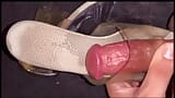 Sperma op gebruikte stripper stiletto's snapshot 3