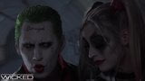 Wicked - Harley Quinn scopa Joker e Batman snapshot 5