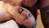 Une maman laisse son beau-fils jouir sur son visage et dans sa bouche snapshot 2