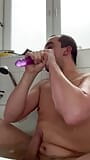 Dildo Tief im Hals in der Badewanne snapshot 2