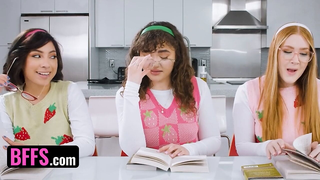 Bffs - 好朋友读书俱乐部会议分享他们的淫荡想法,让他们饥渴