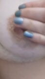 Otra gordita madura me muestra sus grandes tetas snapshot 4