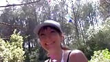一个漂亮的德国女郎喜欢在树林里做爱 snapshot 2