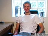 Schattige blonde twink Mark R komt klaar na aftrekken voor een interview snapshot 2