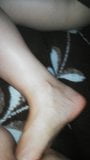 Esposa folla con los pies de su marido snapshot 1