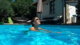 Swimming Pool, die beste MILF aller Zeiten, Angelica nackt snapshot 4