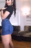 Sexy brunette danst voor de webcam snapshot 15