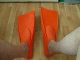 orange rubber flippers I - ich liebe Gummiflossen snapshot 1