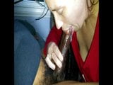 Cuckold vrouw geeft grote zwarte pik slordige vervelende deepthroat pijpbeurt snapshot 8