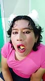 Hola chica trans samanta comiendo. snapshot 11