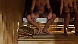 Ich berühre seinen schwanz in der sauna snapshot 5