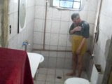 Vou Tomar um Banho Gostoso sem Cueca 001 snapshot 1