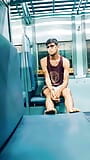 Il ragazzo teenager vuole fare sesso in treno snapshot 16