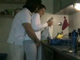 Cachonda esposa infiel chupando el semen de su amante en la cocina snapshot 1