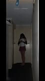 タータンチェックのスカートと白い水着でセクシーなウォーキングとからかいの練習 snapshot 2