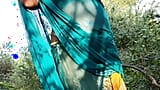 India bhabhi jugó un juego sucio de sexo con un niño en la jungla y también le dio una mamada snapshot 1