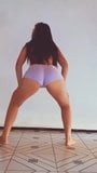 MORENA DANCANDO DE SHORTINHO snapshot 1