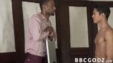 Ébano top barebacks un latino después de que le chupen la bbc snapshot 1