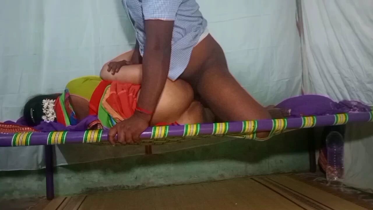 Rekaman seks tante tamil dengan kain seragam hot lagi asik seks gaya doggy