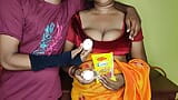Madrasta estava cozinhando comida para seu enteado e depois de ver o pau do enteado, a madrasta foi fodida por seu enteado. snapshot 19
