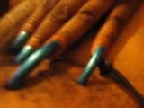 Lange blaue gekrümmte Fingernägel spielen mit Schwanz des Mannes Teil 1 snapshot 2