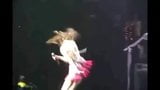 Selena Gomez под раскритом snapshot 4