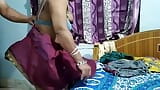 Mysore IT-professor Vandana zuigt en neukt hard in doggy n cowgirl-stijl in Saree met haar collega thuis op Xhamster snapshot 11