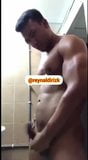 Schwuler Sex: Indonesischer Bodybuilder wichst. snapshot 9