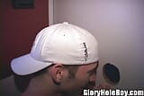 Caliente chico de béisbol chupa polla en sucia gay del gloryhole snapshot 13