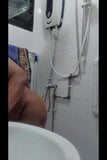 Індійська тітка приймає душ snapshot 3