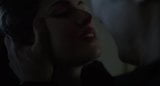 Alexandra Daddario - Потерянные девушки и любовь в отелях (2020) snapshot 6
