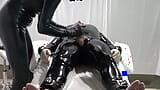 Latex danielle - mój orgazm jest pierwszy, niewolnicy muszą czekać. pełne wideo snapshot 13