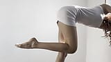 fitness yoga ragazza lampeggiante panty snapshot 8