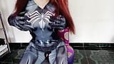 Cosplay Spider-meisje masturbeert en wordt in haar kont geneukt snapshot 1