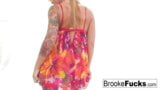 Mira a Brooke ponerse traviesa con su divertido vestido de verano snapshot 6