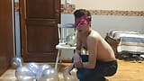 Eine massive menge von ballons knallen - Individuelles video snapshot 1