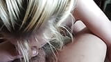 Блондинка мамка отримує безладний трах в обличчя, смокче яйця і смикає великий член, поки не отримає сперму, потім глибоке горло snapshot 16
