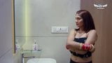 Desi hete Payal Babhi neemt een bad snapshot 1