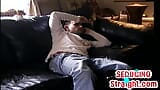 Harige hetero man gezogen door homo papa in privé homevideo snapshot 3