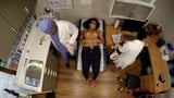 Mia Sanchez, latina ringarde et mignonne, se fait examiner par un docteur infirmier snapshot 14